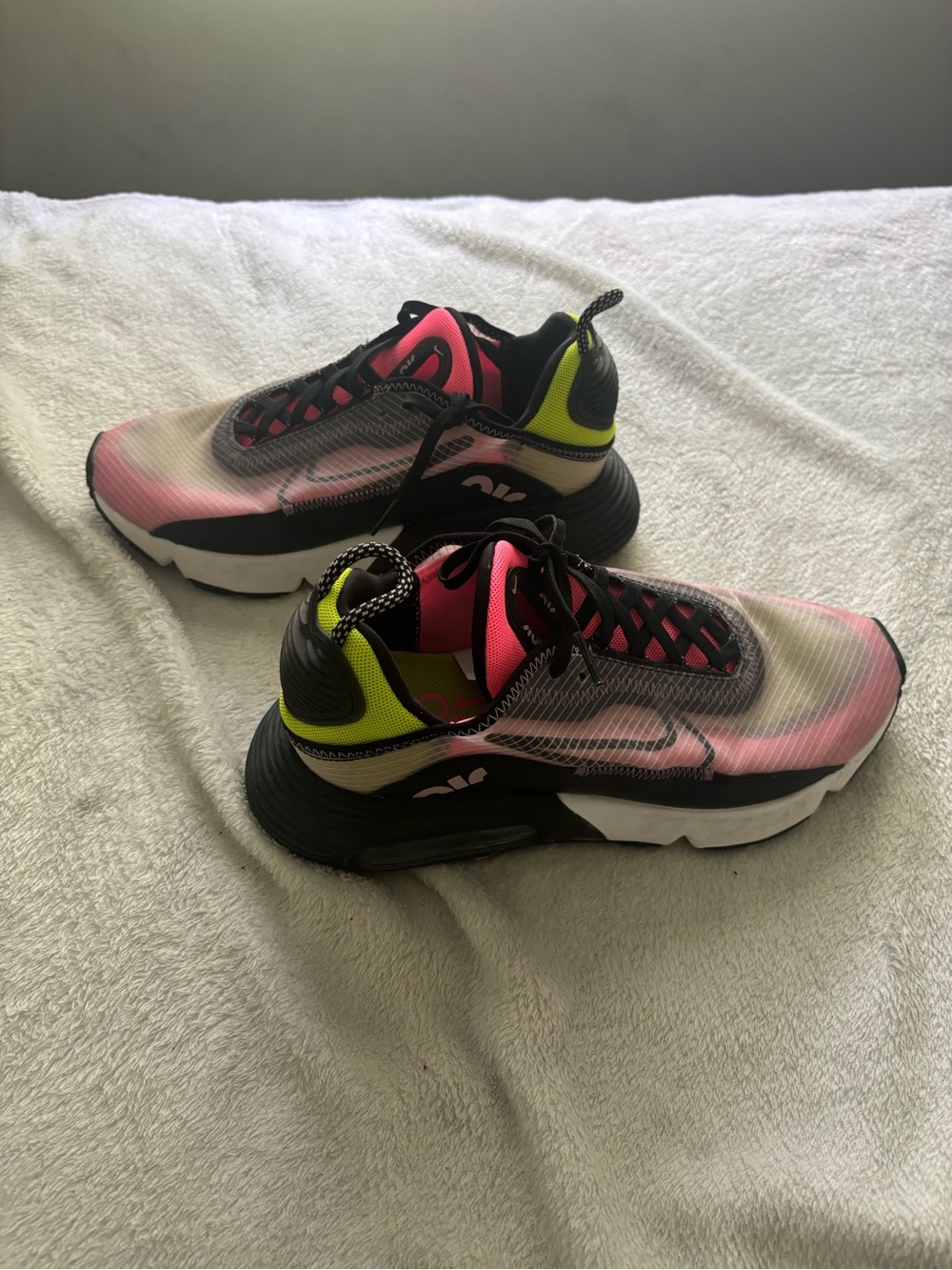 NikeWomenAirMax 2090 Pink Black Volt Colorblock Low Top Running Sneaker Size 7.5